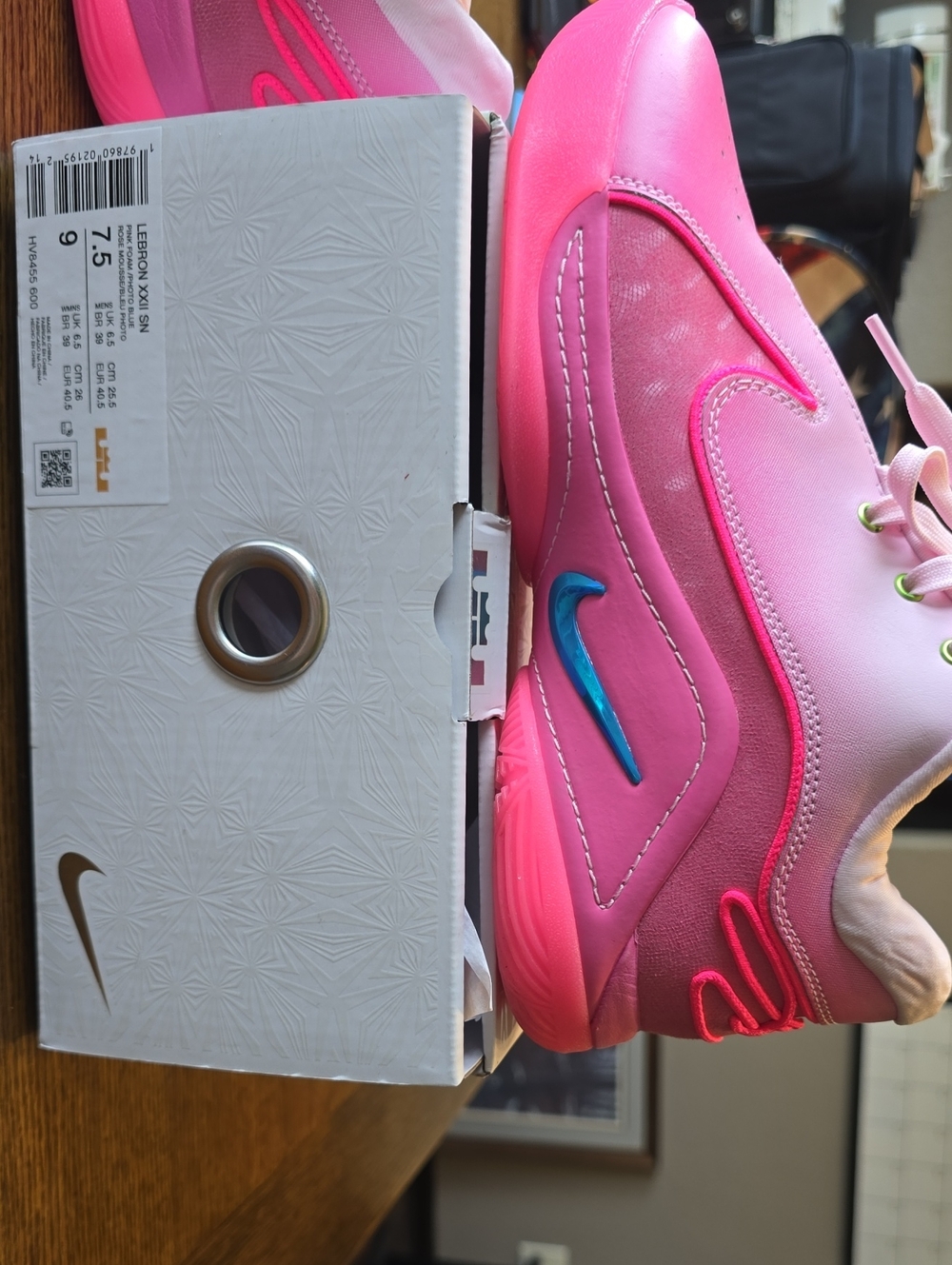Nike LeBron XXII SN Pink Foam/Photo Blue Men's 7.5/ Women's 9